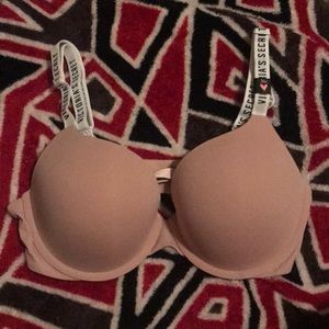 36c Victoria secret bra with labeled straps